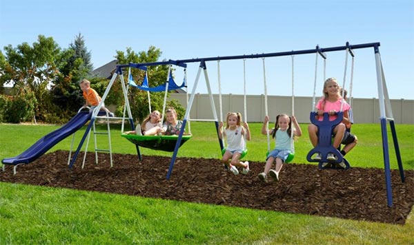 Perfect steel playset for young kids - Recommended age is 3 - 8 years old. good value for money